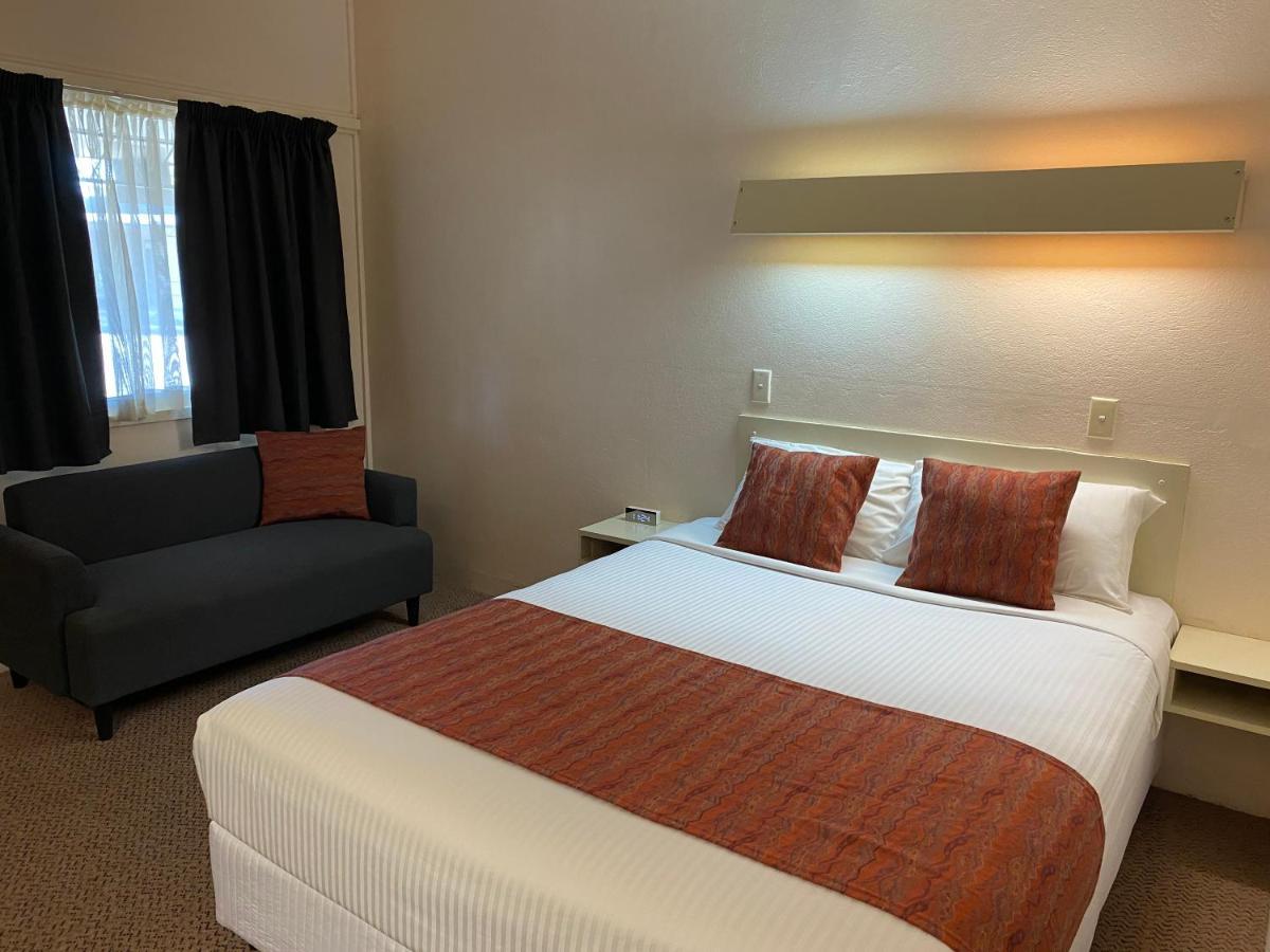 פורבס Ben Hall Motor Inn מראה חיצוני תמונה
